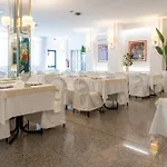 מלון Hotiday Sant'elena 4*